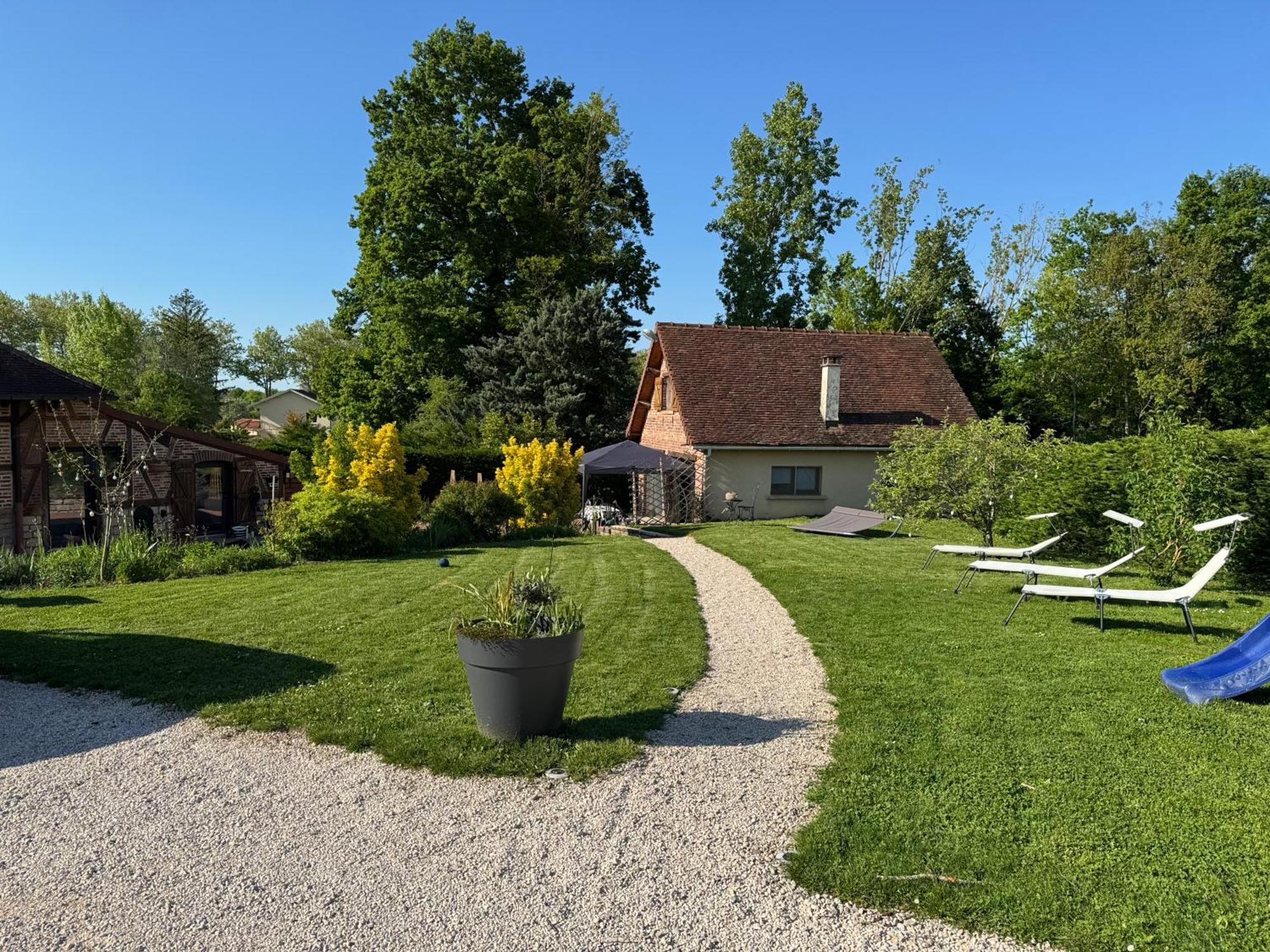 Gites Saint-Germain Saint-Germain-du-Bois Exterior foto
